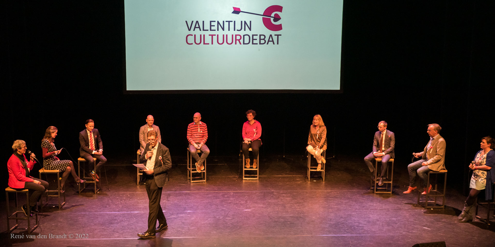 lens Zaklampen abstract Valentijn Cultuur Debat in theater Aan de Slinger – Omroep Houten